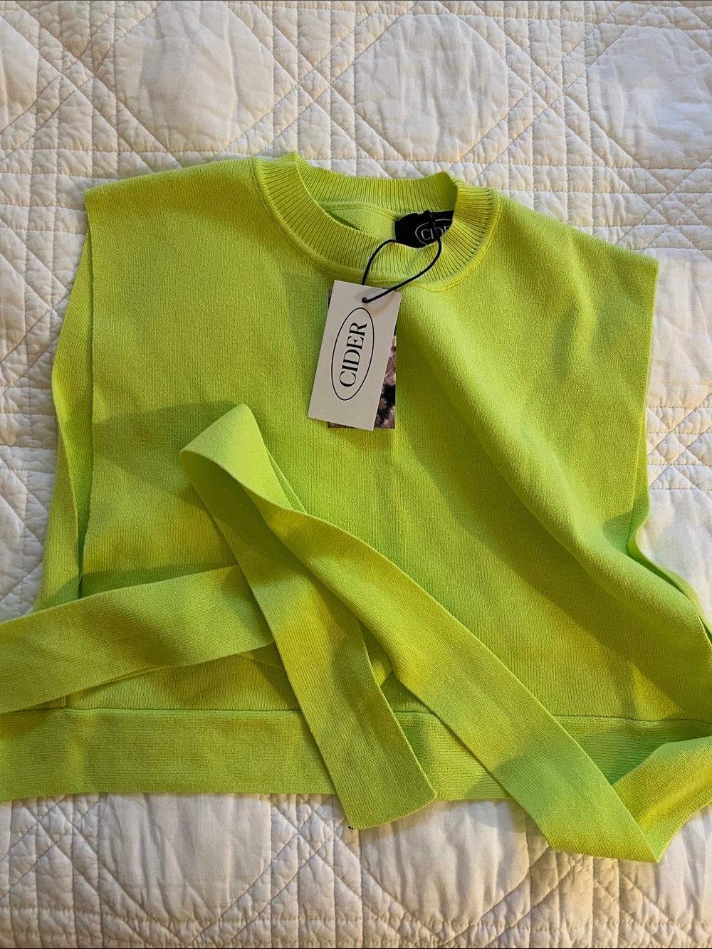 NWT Cider Neon Yellow Knitted Top in Pale Green - M